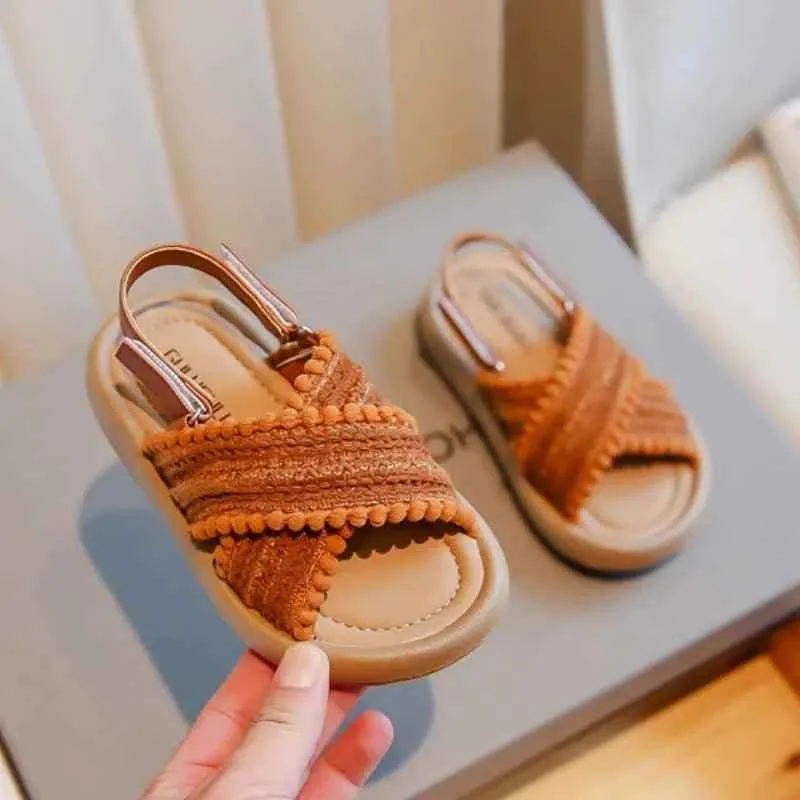 Children's Casual Shoes: Cross Pattern Sandals for Girls - TSS304