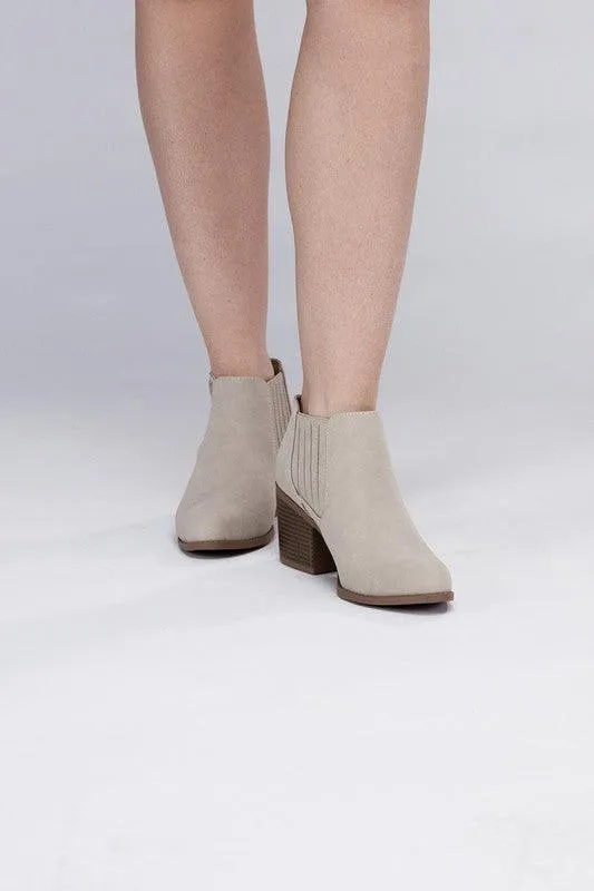 Vroom Ankle Booties